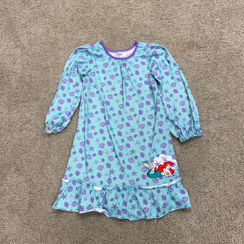 Girl’s Night Gown Size 4